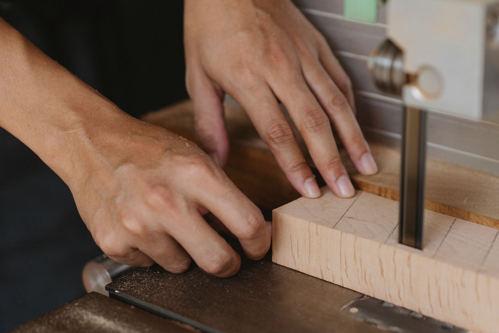 wet tile saw cutting porcelain tile